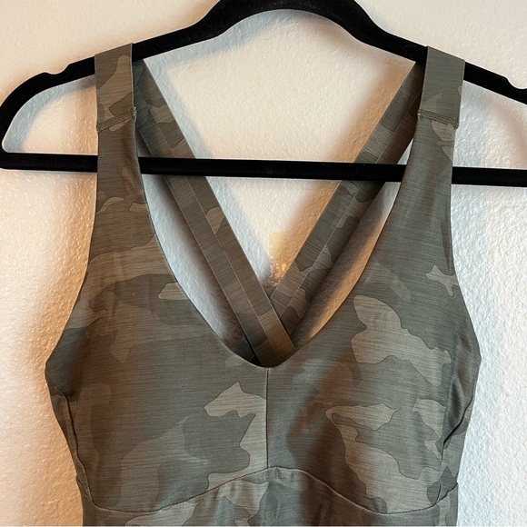 Prana Layna Bra Tank Sage Green Camo - Picture 4 of 8